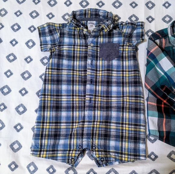 Button down Clothes. - Picture 2 of 4